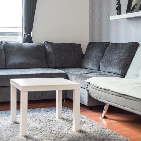 Modern Spacious 3 Bedroom City Centre Apartment - Free Parking - Private Balcony เอดินบะระ ภายนอก รูปภาพ