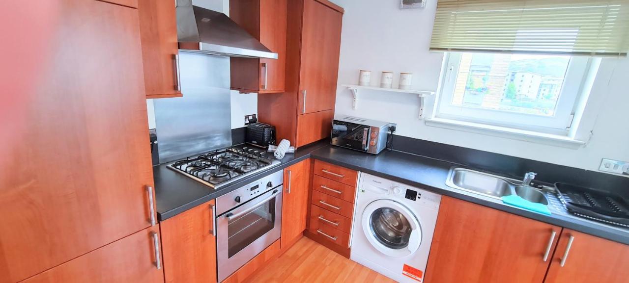 Modern Spacious 3 Bedroom City Centre Apartment - Free Parking - Private Balcony เอดินบะระ ภายนอก รูปภาพ