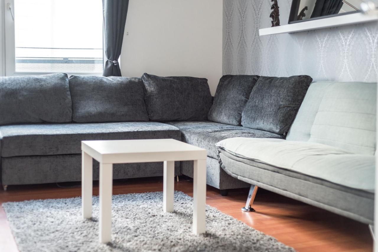 Modern Spacious 3 Bedroom City Centre Apartment - Free Parking - Private Balcony เอดินบะระ ภายนอก รูปภาพ