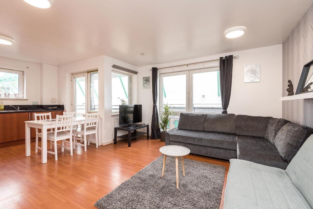 Modern Spacious 3 Bedroom City Centre Apartment - Free Parking - Private Balcony เอดินบะระ ภายนอก รูปภาพ