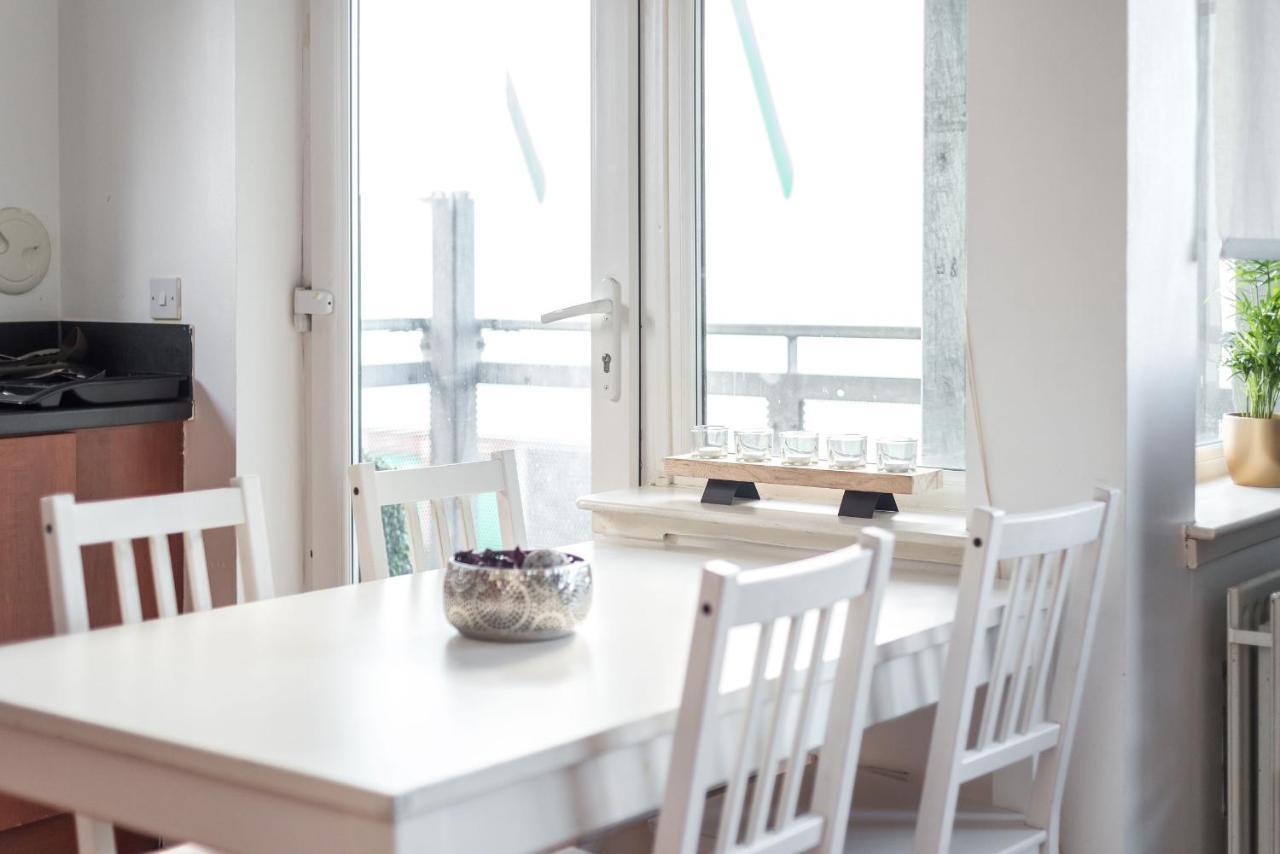 Modern Spacious 3 Bedroom City Centre Apartment - Free Parking - Private Balcony เอดินบะระ ภายนอก รูปภาพ