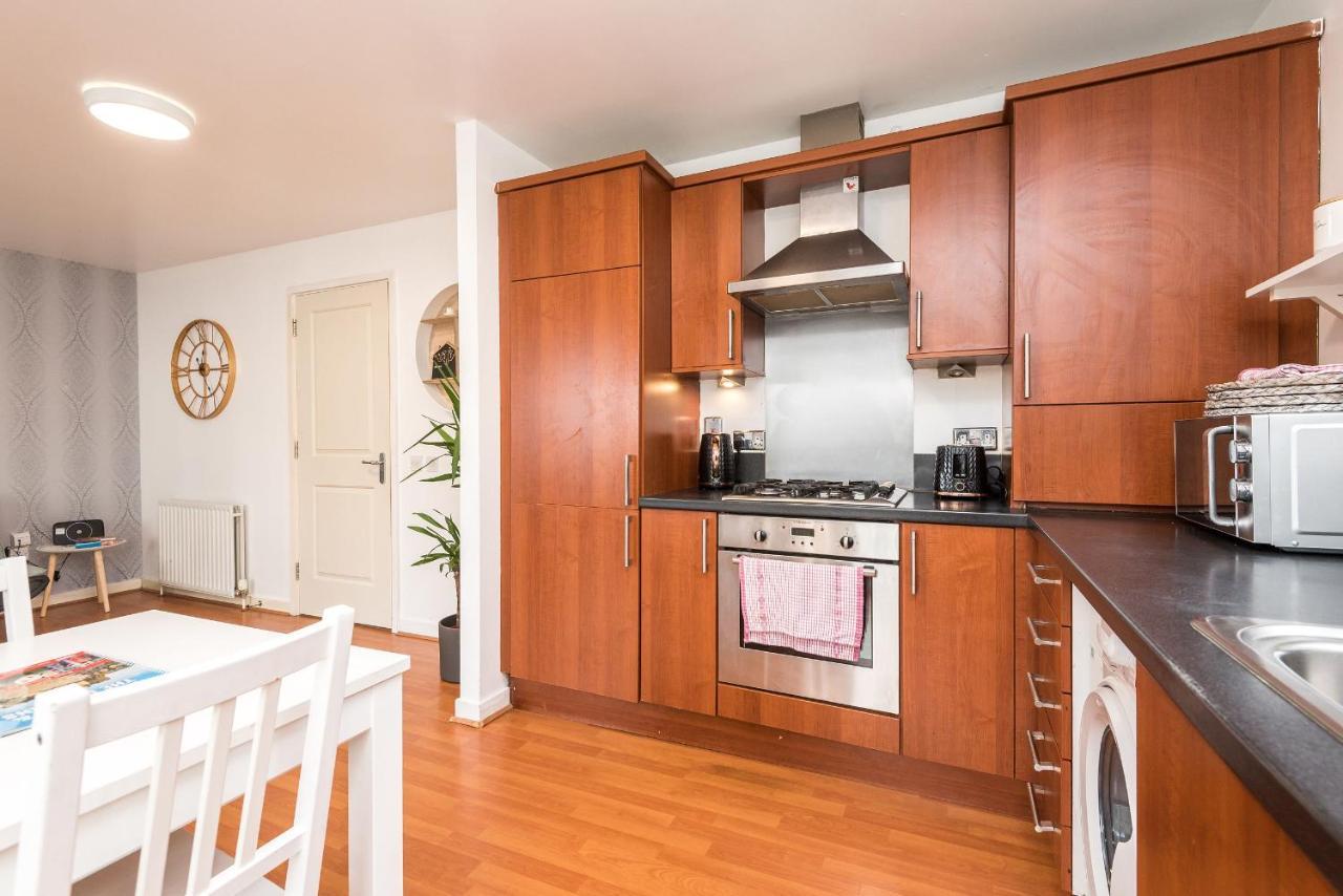 Modern Spacious 3 Bedroom City Centre Apartment - Free Parking - Private Balcony เอดินบะระ ภายนอก รูปภาพ