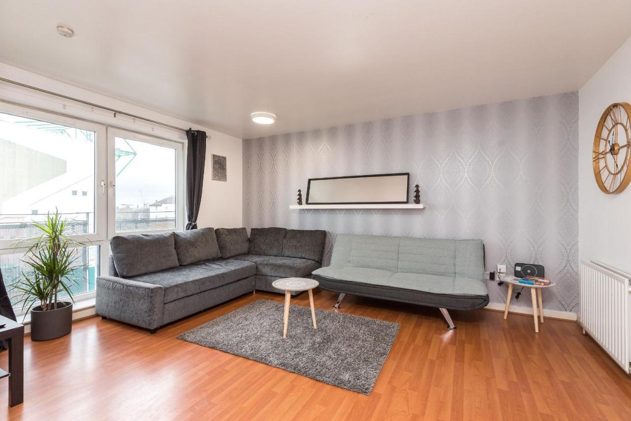 Modern Spacious 3 Bedroom City Centre Apartment - Free Parking - Private Balcony เอดินบะระ ภายนอก รูปภาพ